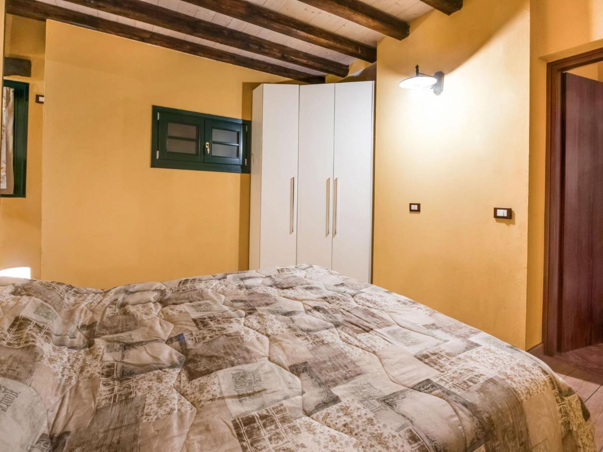 Cozy Chalet At Marone Lake Lombardy With Pool Exteriör bild