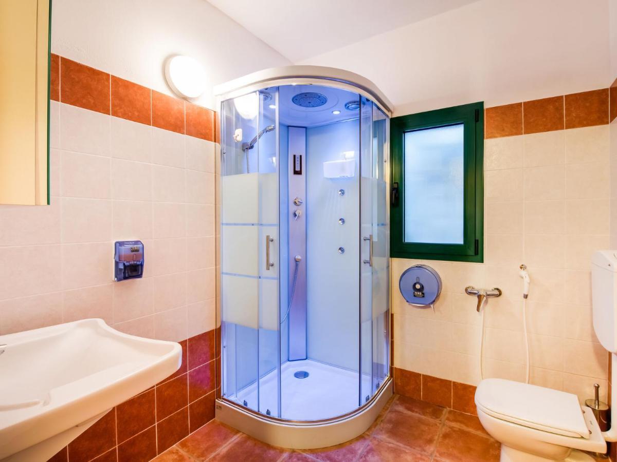 Cozy Chalet At Marone Lake Lombardy With Pool Exteriör bild