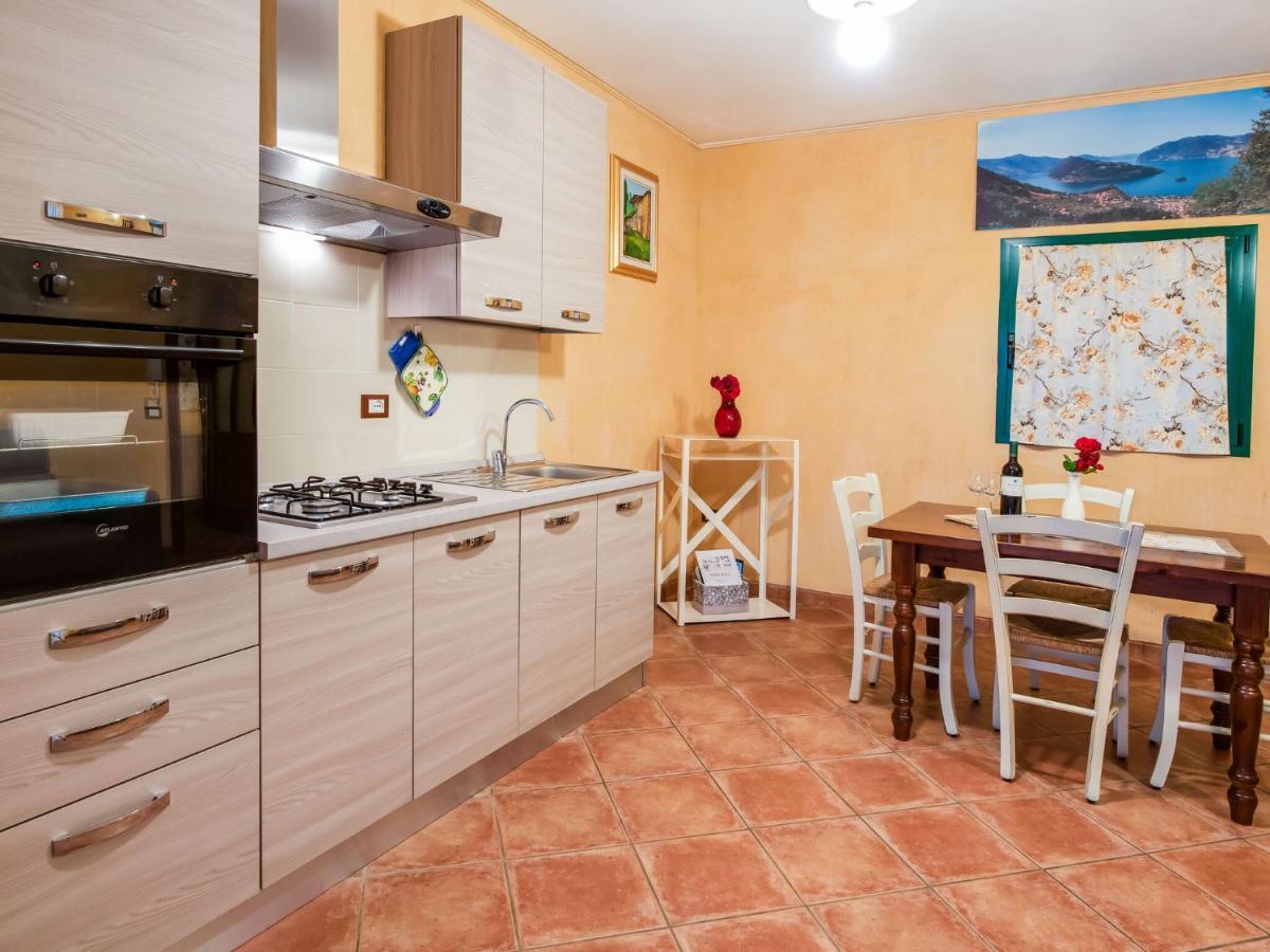 Cozy Chalet At Marone Lake Lombardy With Pool Exteriör bild
